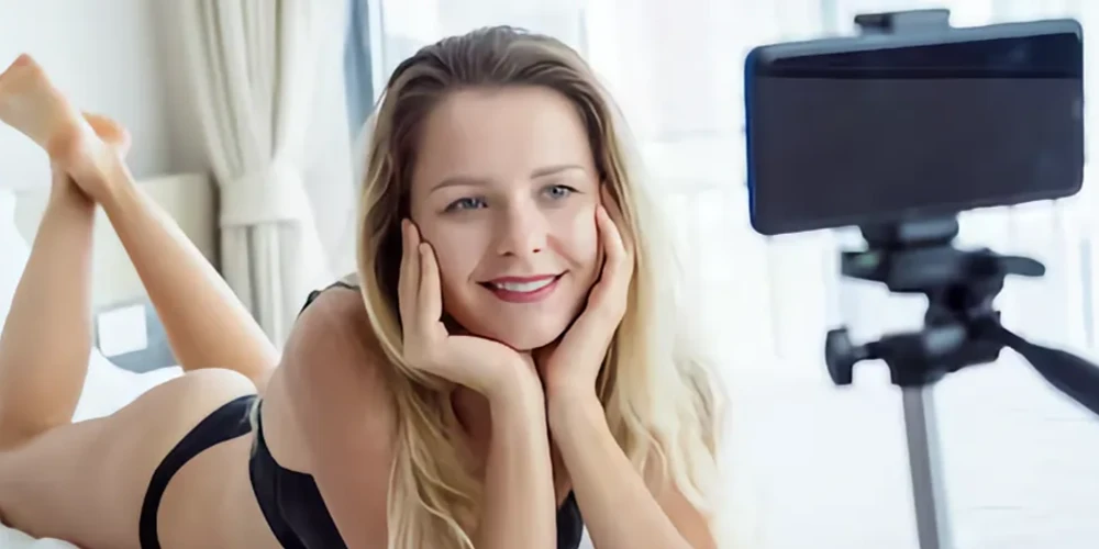 Freelancing vs Webcam Modeling