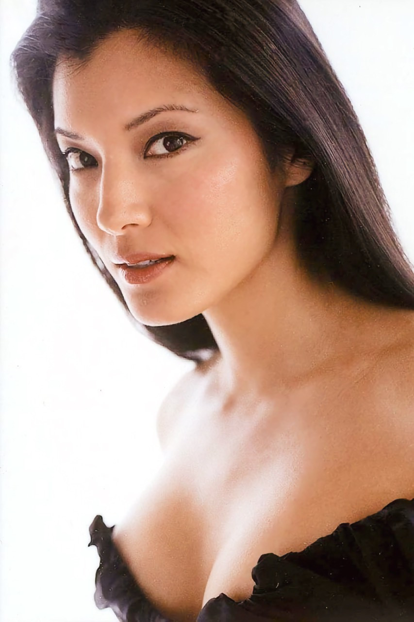 Kelly Hu