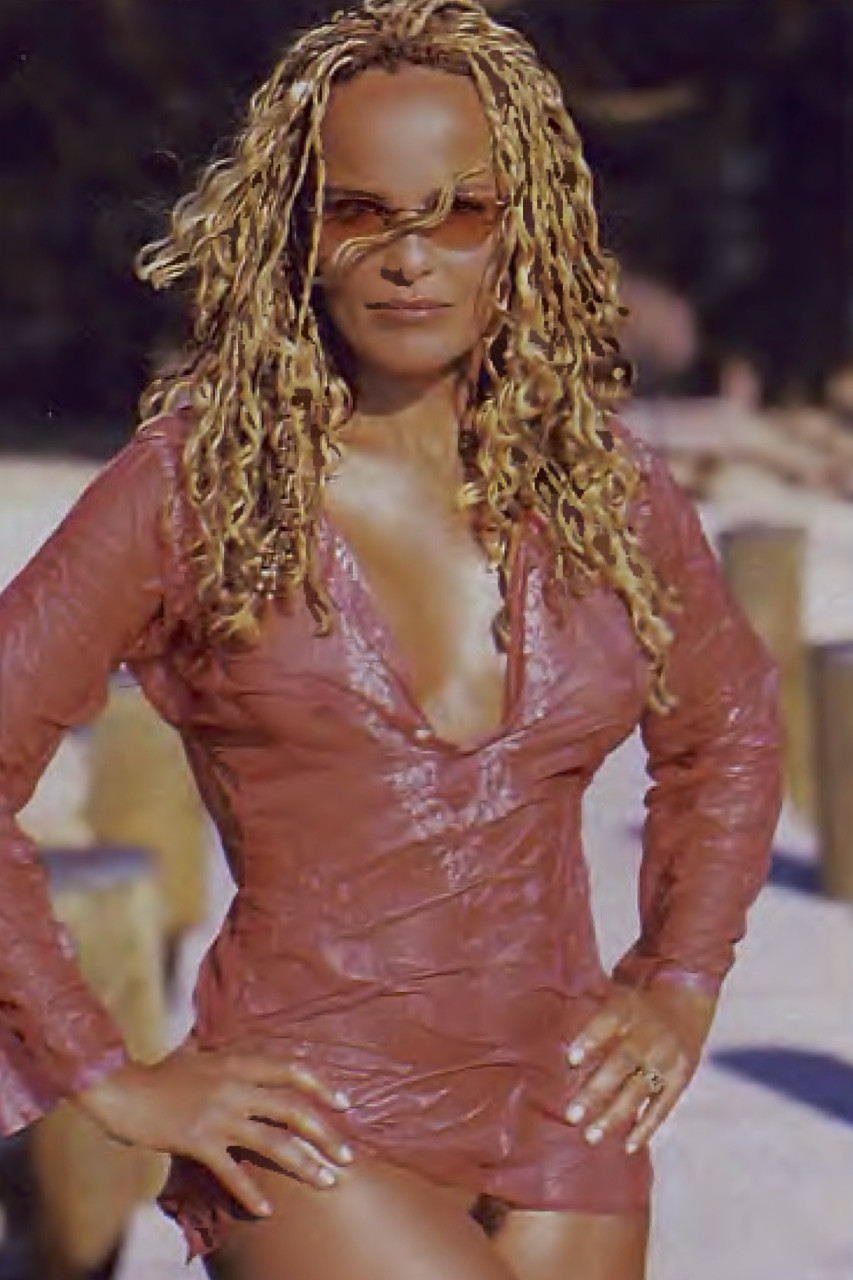 Shari Belafonte topless